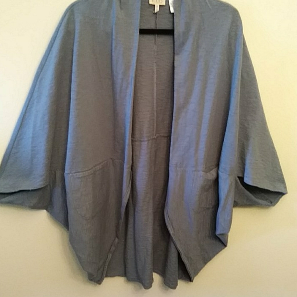 Logo shrug nwot size xs
